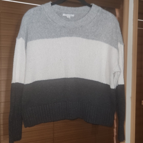 🌱American Eagle Gray and White and Black Colorblock Crew Neck Sweater Medium - Picture 2 of 6